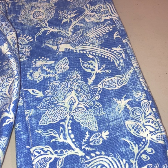 J. McLaughlin Size 0, blue and white floral print Jeans - Picture 8 of 12